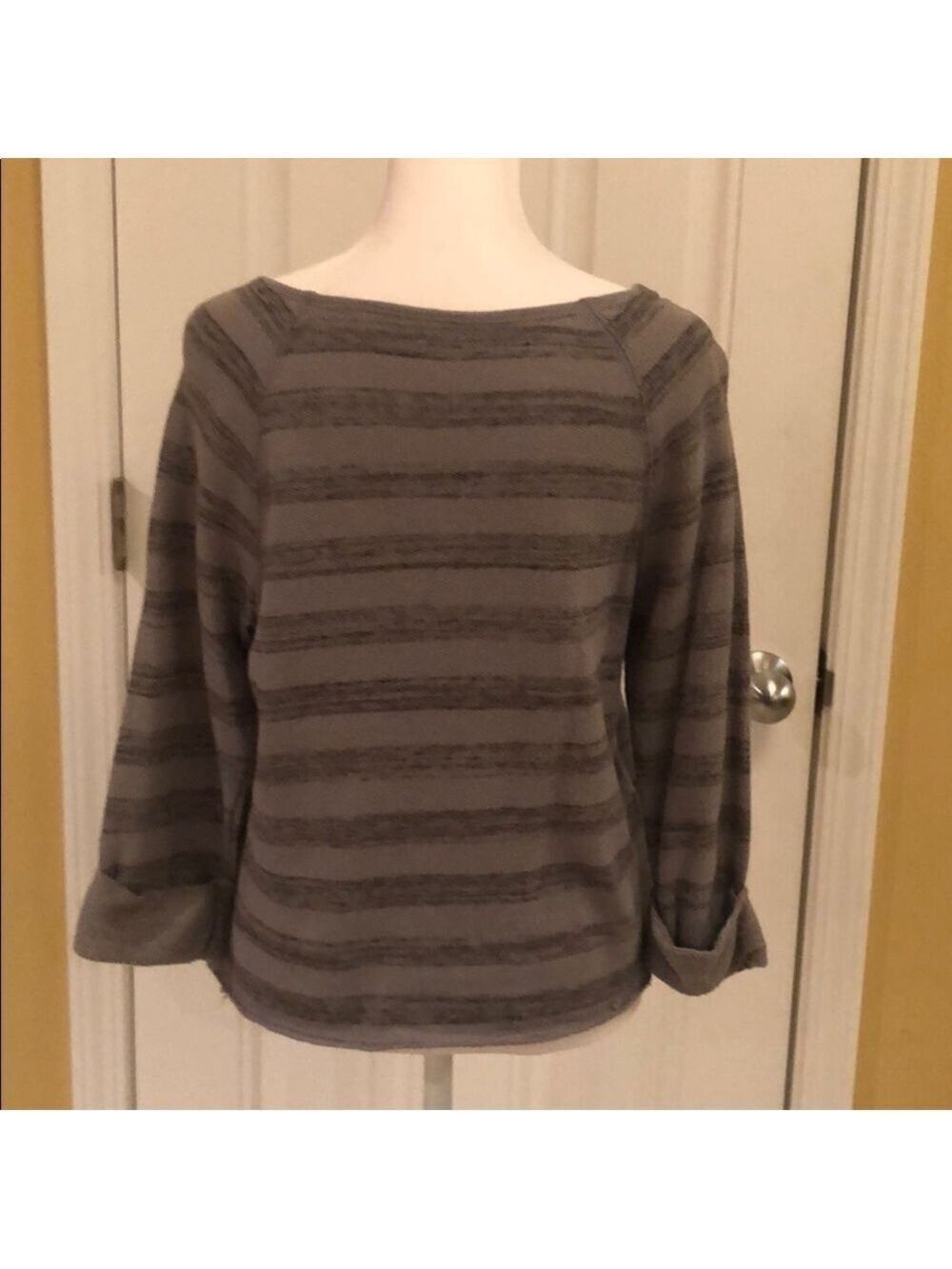 MODERN LUX Grey Skull w/ Rhinestones Top Size M - Picture 2 of 5
